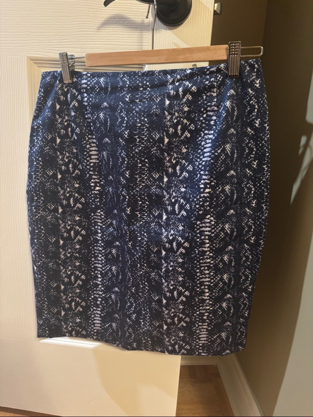 Tahari Navy and White Snake-Print Pencil Skirt